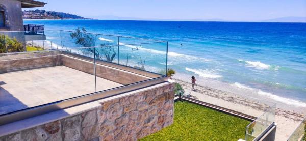 Case cu vedere la mare de 4 camere spre vanzare in Grecia | Fourka